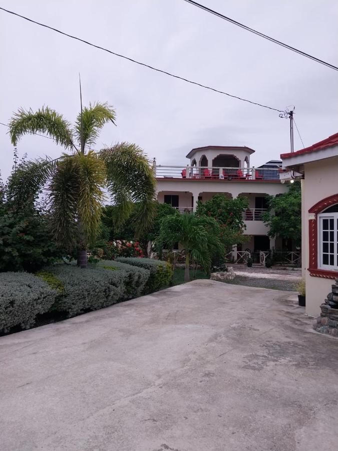 Eliwes Villa Treasure Beach Exterior photo