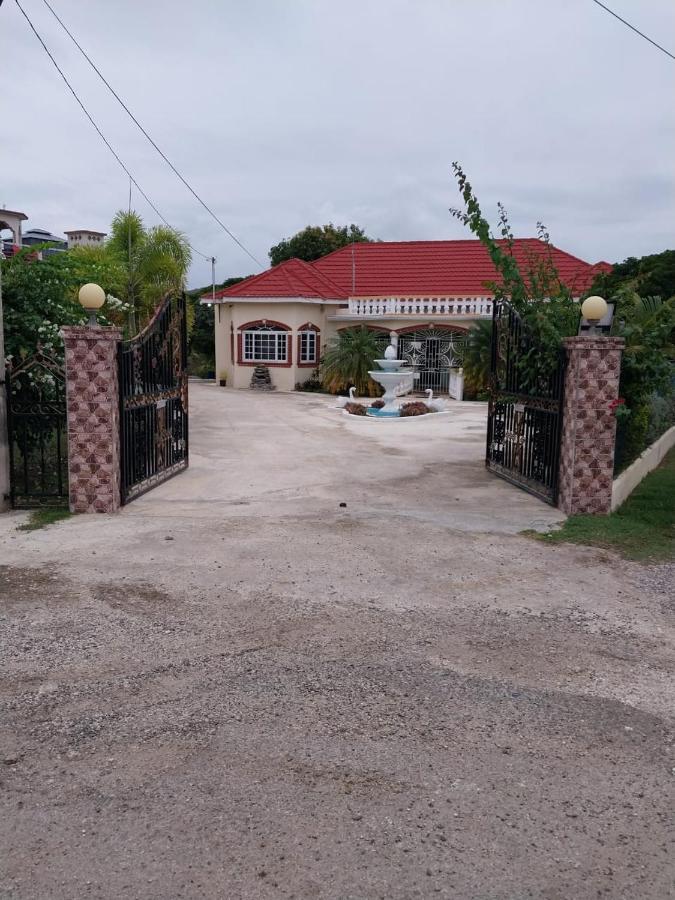 Eliwes Villa Treasure Beach Exterior photo